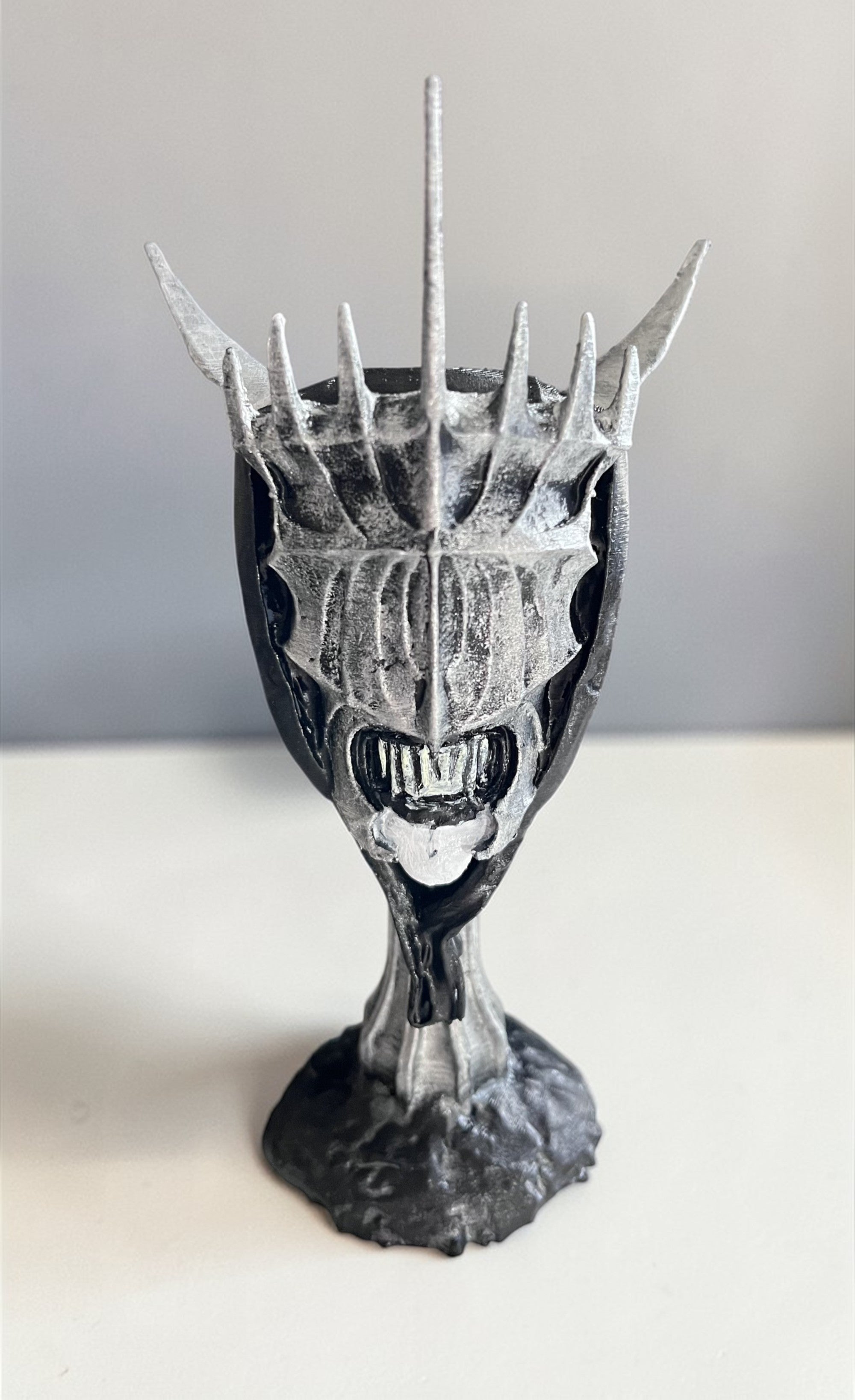 Popiersie Wysłannik Ciemności – Ręcznie Malowana Statuetka 15 cm | Dark Fantasy