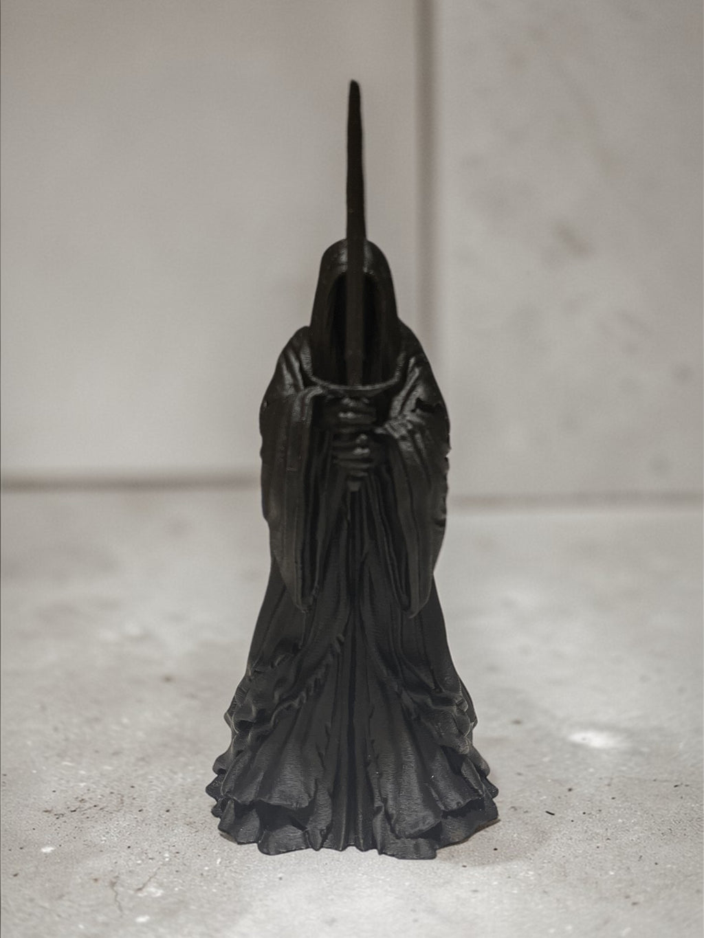 Figurka Nazgûl z Mieczem – Upiór Pierścienia 16 cm